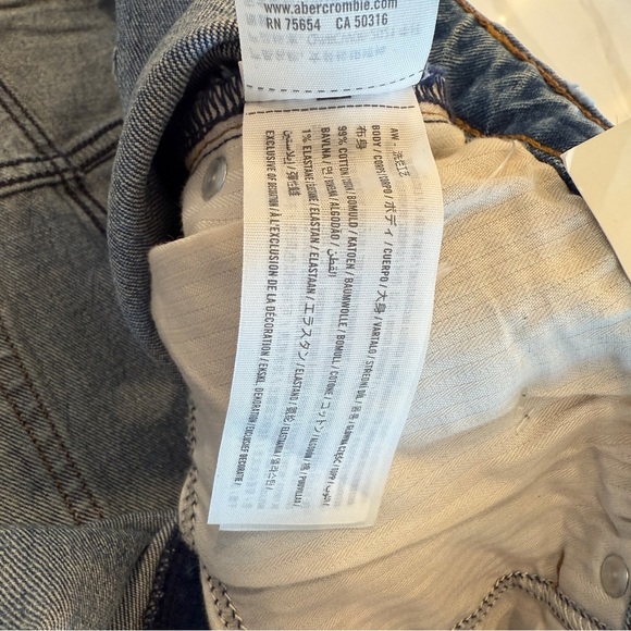 Abercrombie & Fitch Women's High Rise Mom Denim Shorts Size 37 Blue Distressed - Picture 10 of 11